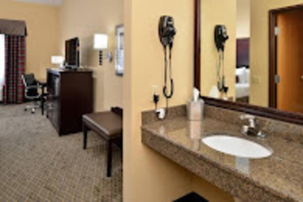 Baymont by Wyndham Ardmore I-35 Image 15